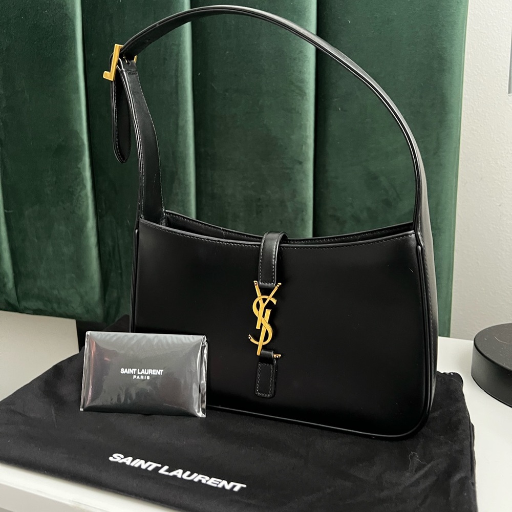 YSL LE 5 À 7 HOBO BAG IN SMOOTH LEATHER